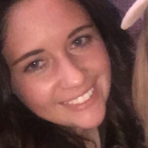 Meet your Posher, Caitlin - Picture 2 of 2